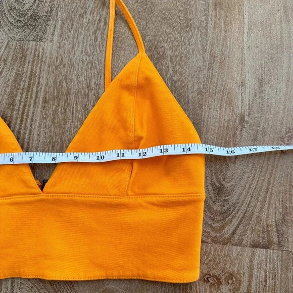 Alice + Olivia V-Neck Cropped Top - Picture 5 of 7